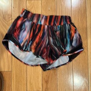 Like new! Lululemon Hottie Hot Shorts!